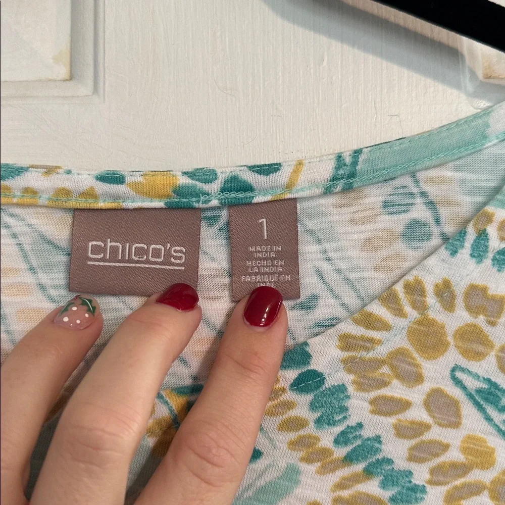 Chicos size 1 blue patterned top women’s - Picture 3 of 3